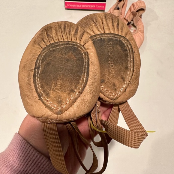 Dance Bundle Theatricals Tights, Pirouettes & Ballet Show S/M - Picture 2 of 5